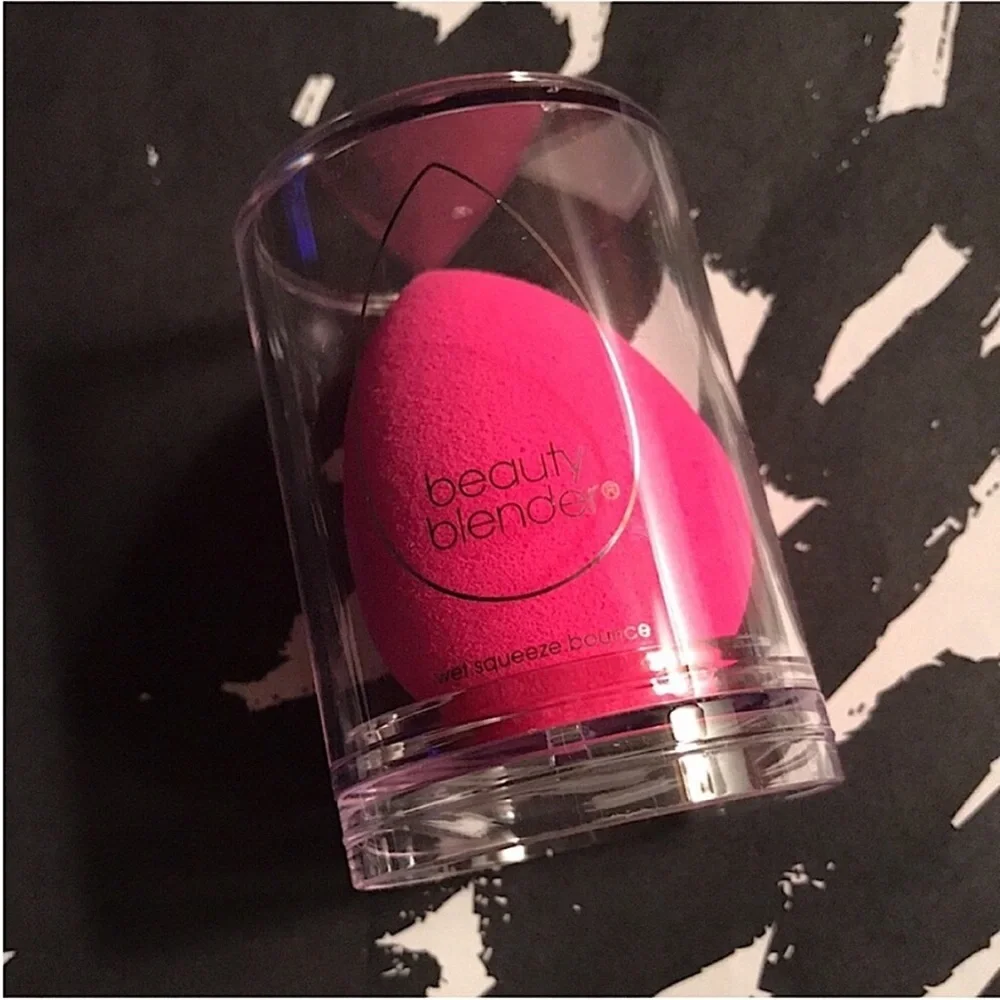 Original beautyblender Sponge in Pink and Solid Lavender Blendercleanser Set